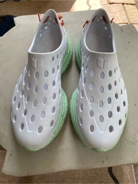 Kane Footwear Revive